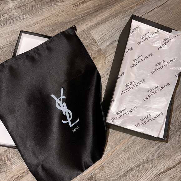 Saint Laurent box from sandals - Picture 2 of 4